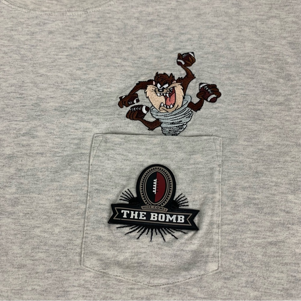 Vintage Taz Looney Tunes Tee Tasmanian Devil Football T-Shirt Size Medium - Picture 8 of 8